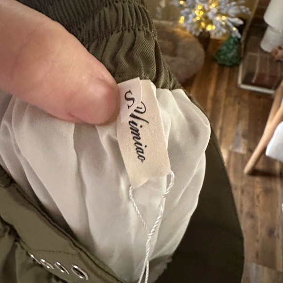 Yimiao Skirt NWT green with lining - Picture 3 of 4